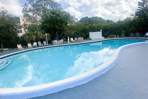 Condominio en venta en Lauderdale Lakes, Florida, 1 dormitorio, 77.57 m2 № 1985756 - foto 1