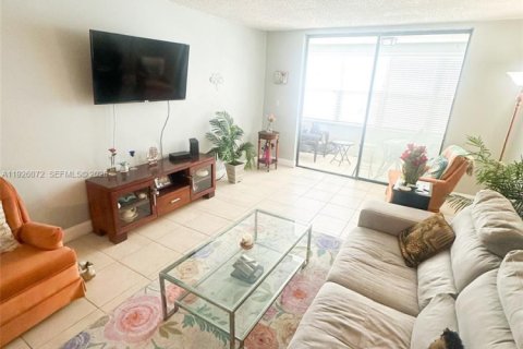 Condominio en venta en Lauderdale Lakes, Florida, 1 dormitorio, 77.57 m2 № 1985756 - foto 6