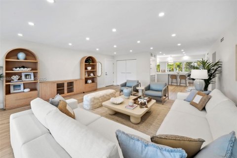 Condo in Bay Harbor Islands, Florida, 2 bedrooms  № 1994071 - photo 11