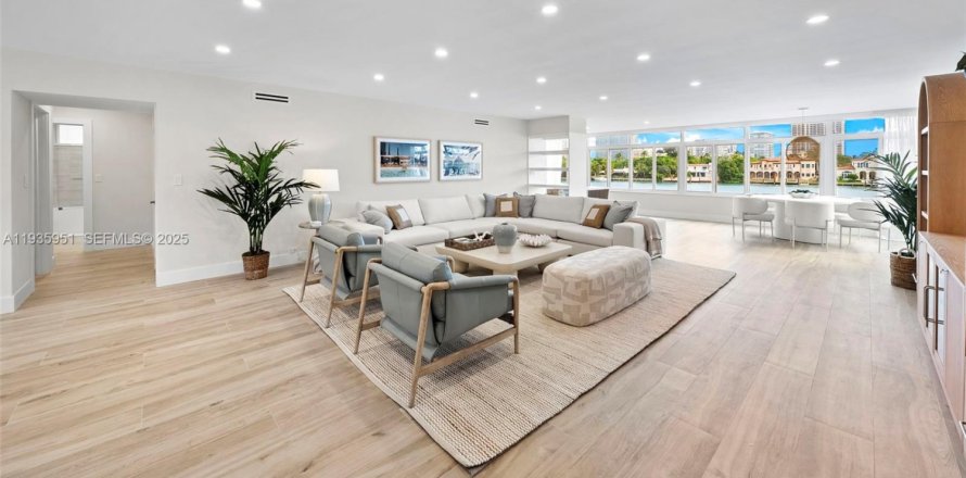 Condo in Bay Harbor Islands, Florida, 2 bedrooms  № 1994071