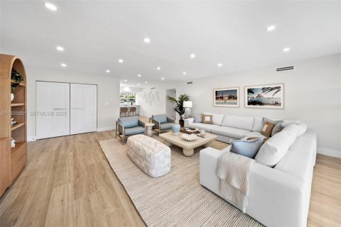 Condo in Bay Harbor Islands, Florida, 2 bedrooms  № 1994071 - photo 5