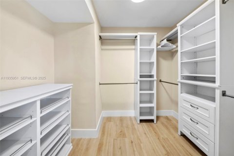 Condo in Bay Harbor Islands, Florida, 2 bedrooms  № 1994071 - photo 17