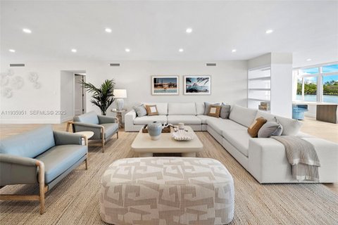 Condo in Bay Harbor Islands, Florida, 2 bedrooms  № 1994071 - photo 4