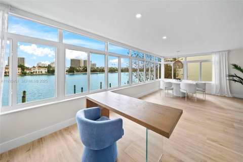 Condo in Bay Harbor Islands, Florida, 2 bedrooms  № 1994071 - photo 14