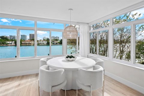 Condo in Bay Harbor Islands, Florida, 2 bedrooms  № 1994071 - photo 6