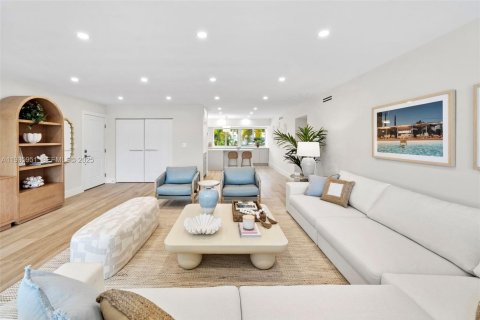 Condo in Bay Harbor Islands, Florida, 2 bedrooms  № 1994071 - photo 12