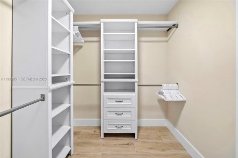 Condo in Bay Harbor Islands, Florida, 2 bedrooms  № 1994071 - photo 18