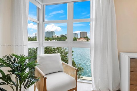 Condo in Bay Harbor Islands, Florida, 2 bedrooms  № 1994071 - photo 19