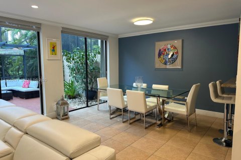 Townhouse in Doral, Florida 3 bedrooms, 159.05 sq.m. № 1989290 - photo 5