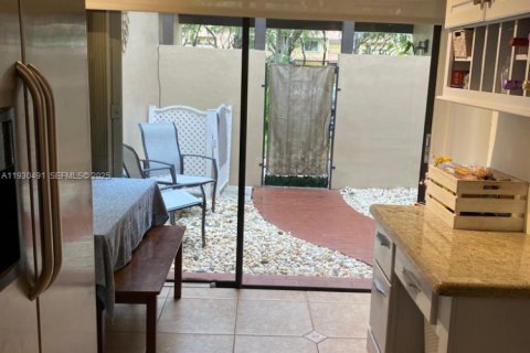 Townhouse in Doral, Florida 3 bedrooms, 159.05 sq.m. № 1989290 - photo 12