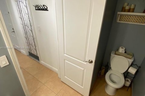 Townhouse in Doral, Florida 3 bedrooms, 159.05 sq.m. № 1989290 - photo 13