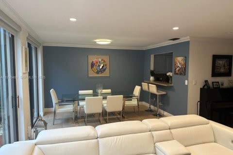 Townhouse in Doral, Florida 3 bedrooms, 159.05 sq.m. № 1989290 - photo 7