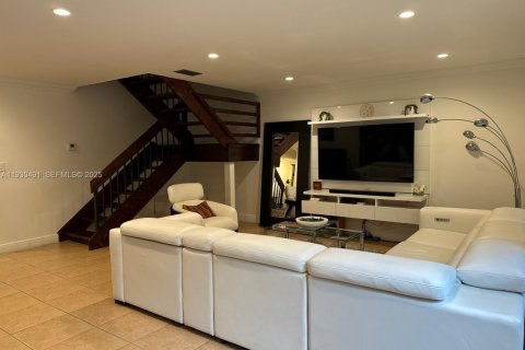 Townhouse in Doral, Florida 3 bedrooms, 159.05 sq.m. № 1989290 - photo 3