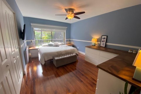 Townhouse in Doral, Florida 3 bedrooms, 159.05 sq.m. № 1989290 - photo 17