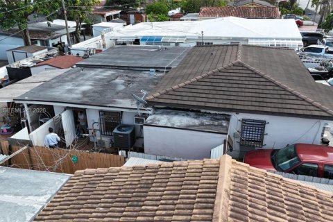 Villa ou maison à louer à Hialeah, Floride: 2 chambres, 172.33 m2 № 1997927 - photo 5