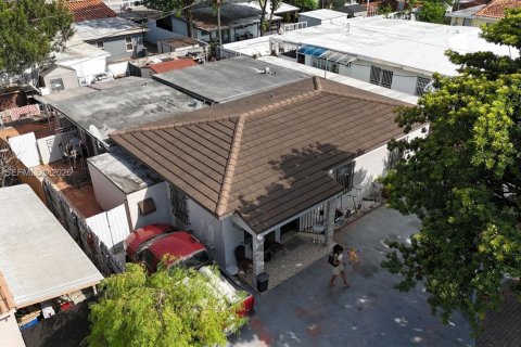 Villa ou maison à louer à Hialeah, Floride: 2 chambres, 172.33 m2 № 1997927 - photo 4