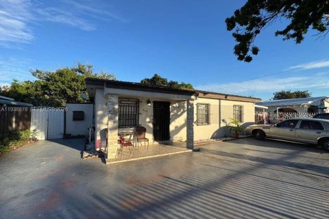 Villa ou maison à Hialeah, Floride 2 chambres, 172.33 m2 № 1997927