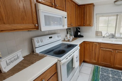 House in Holiday, Florida 2 bedrooms, 138.89 sq.m. № 2399066 - photo 9