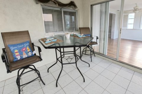 House in Holiday, Florida 2 bedrooms, 138.89 sq.m. № 2399066 - photo 19