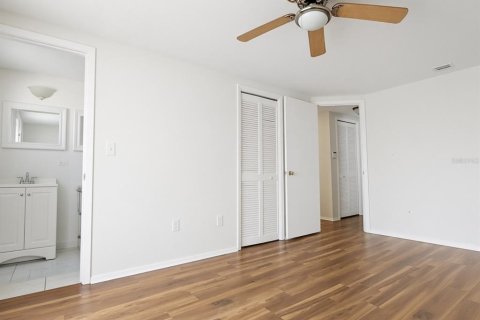 House in Holiday, Florida 2 bedrooms, 138.89 sq.m. № 2399066 - photo 13