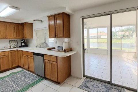 House in Holiday, Florida 2 bedrooms, 138.89 sq.m. № 2399066 - photo 8