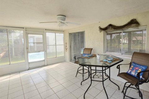 House in Holiday, Florida 2 bedrooms, 138.89 sq.m. № 2399066 - photo 20