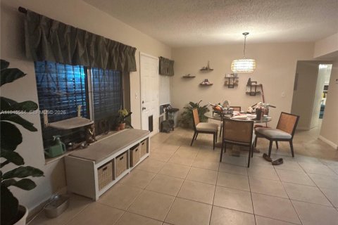 Villa ou maison à louer à Miami, Floride: 3 chambres, 109.81 m2 № 2007246 - photo 11