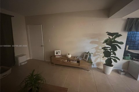 Villa ou maison à louer à Miami, Floride: 3 chambres, 109.81 m2 № 2007246 - photo 9