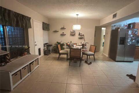 Villa ou maison à louer à Miami, Floride: 3 chambres, 109.81 m2 № 2007246 - photo 10