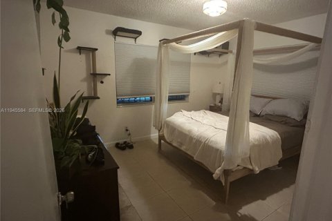 Villa ou maison à louer à Miami, Floride: 3 chambres, 109.81 m2 № 2007246 - photo 12