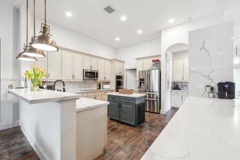 House in Cooper City, Florida 4 bedrooms, 285.95 sq.m. № 1782039 - photo 22