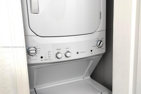 Condo in Homestead, Florida, 3 bedrooms  № 1978799 - photo 12