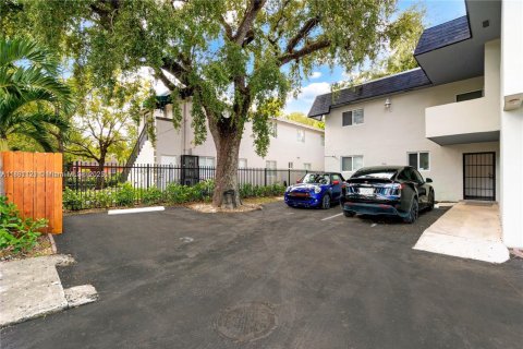 Condominio en alquiler en Miami, Florida, 2 dormitorios, 71.26 m2 № 1937567 - foto 18