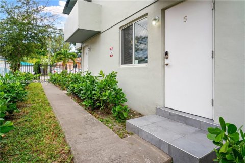 Condo in Miami, Florida, 2 bedrooms  № 1937567 - photo 2