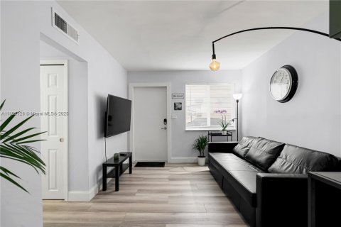 Copropriété à louer à Miami, Floride: 2 chambres, 71.26 m2 № 1937567 - photo 5