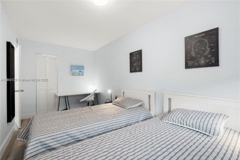 Condo in Miami, Florida, 2 bedrooms  № 1937567 - photo 14