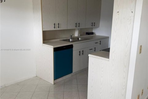 Снять в аренду кондоминиум в Бока-Ратон, Флорида 2 спальни, 79.99м2, № 1974449 - фото 2