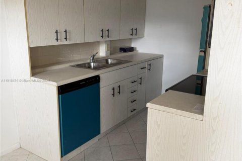 Снять в аренду кондоминиум в Бока-Ратон, Флорида 2 спальни, 79.99м2, № 1974449 - фото 4