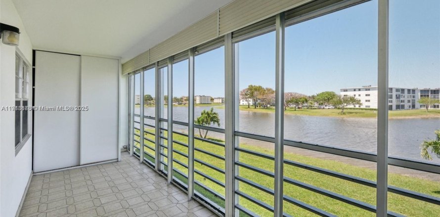 Кондоминиум с 2 спальнями в Бока-Ратон, Флорида № 1974449