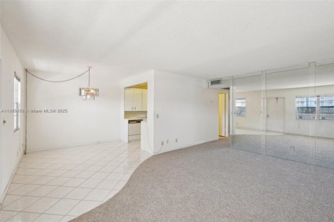 Снять в аренду кондоминиум в Бока-Ратон, Флорида 2 спальни, 79.99м2, № 1974449 - фото 10