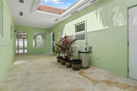 Villa ou maison à vendre à Miami, Floride: 3 chambres, 132.01 m2 № 2017932 - photo 5
