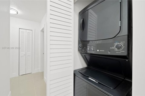 Villa ou maison à vendre à Miami, Floride: 3 chambres, 132.01 m2 № 2017932 - photo 20