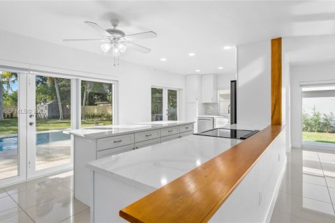 Villa ou maison à vendre à Miami, Floride: 3 chambres, 132.01 m2 № 2017932 - photo 9