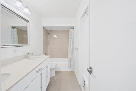 Villa ou maison à vendre à Miami, Floride: 3 chambres, 132.01 m2 № 2017932 - photo 19