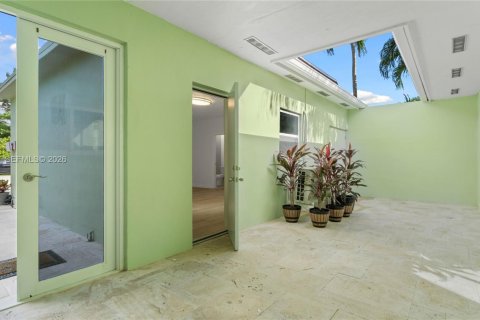 Villa ou maison à vendre à Miami, Floride: 3 chambres, 132.01 m2 № 2017932 - photo 4