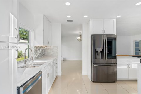 Villa ou maison à vendre à Miami, Floride: 3 chambres, 132.01 m2 № 2017932 - photo 14