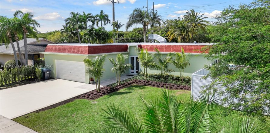 Villa ou maison à Miami, Floride 3 chambres, 132.01 m2 № 2017932
