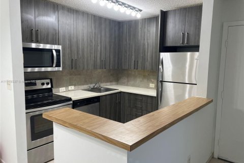 Снять в аренду кондоминиум в Майами, Флорида 2 спальни, 80.82м2, № 1974548 - фото 5