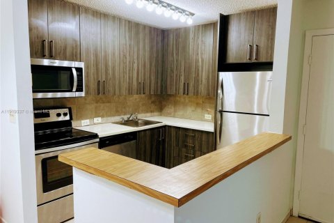 Снять в аренду кондоминиум в Майами, Флорида 2 спальни, 80.82м2, № 1974548 - фото 4