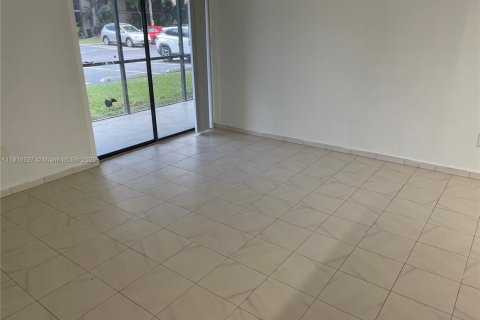 Снять в аренду кондоминиум в Майами, Флорида 2 спальни, 80.82м2, № 1974548 - фото 7
